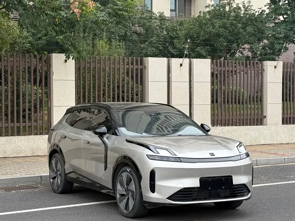 Lynk & Co 08 EM-P