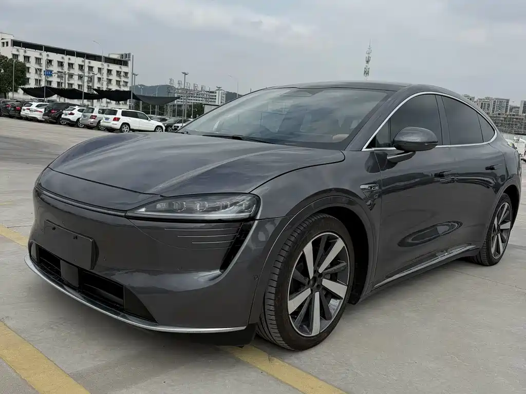 Luxeed R7