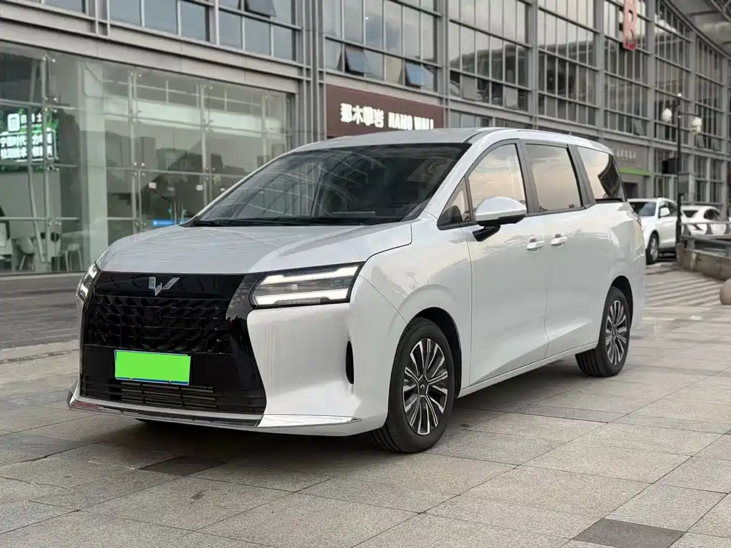 Wuling 730