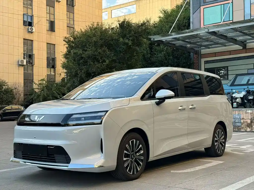 Wuling 730