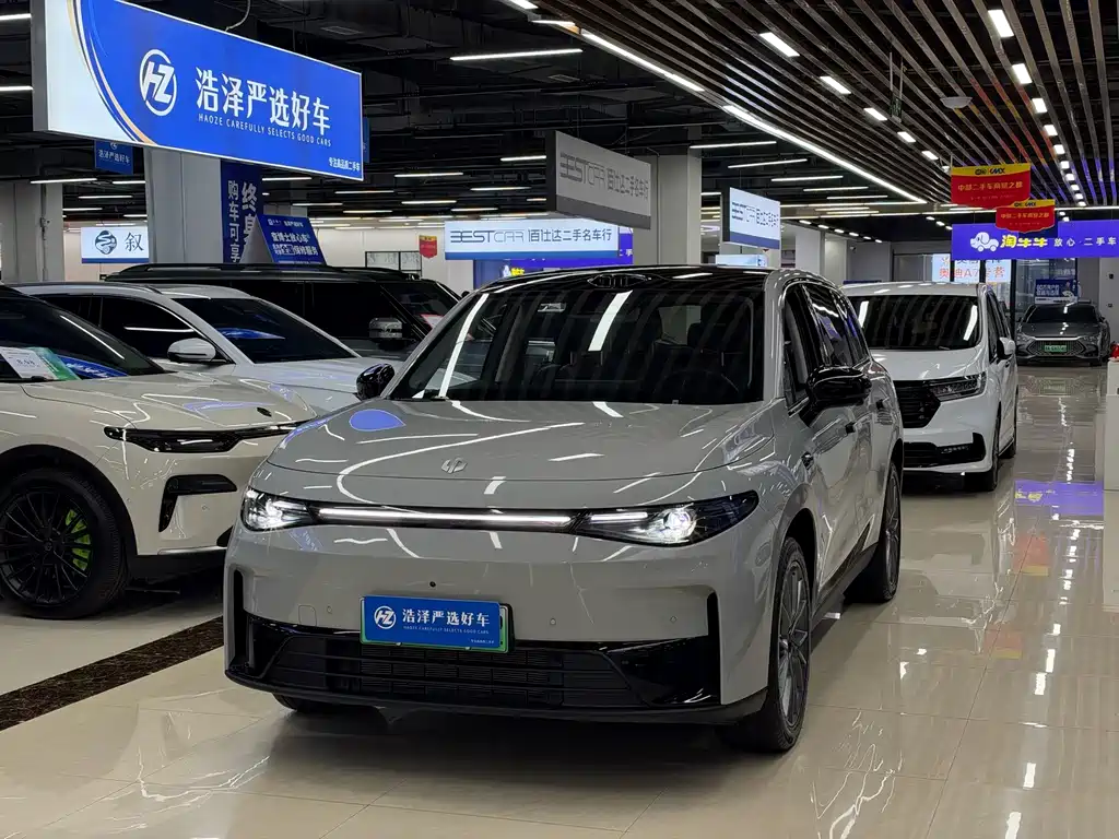 Leapmotor C10
