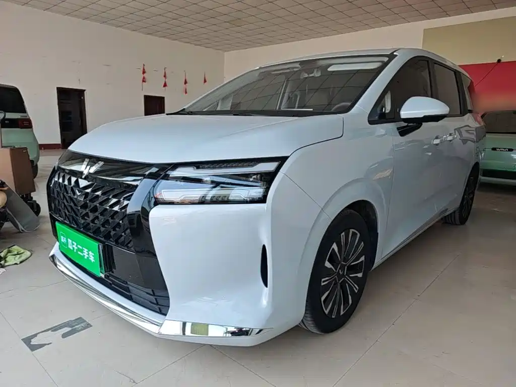 Wuling 730