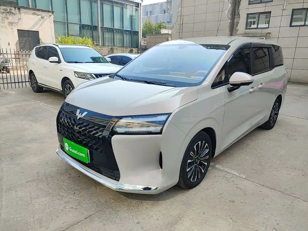 Wuling 730