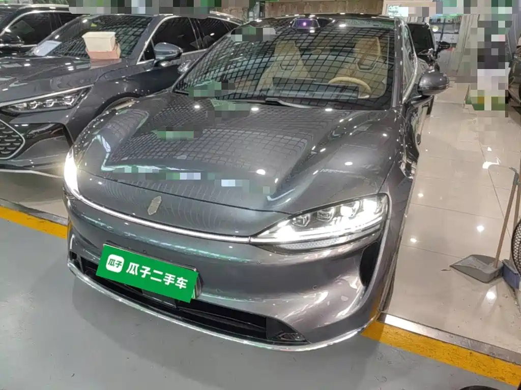 Luxeed R7