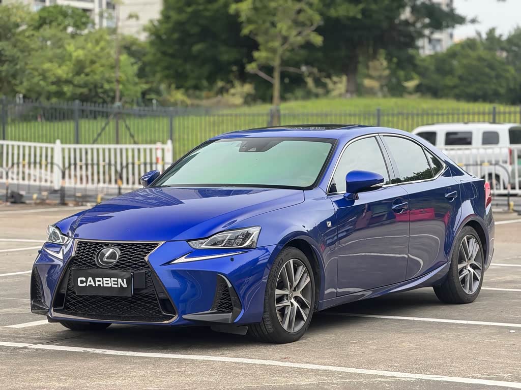 Lexus IS