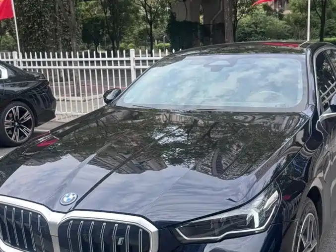 BMW i5