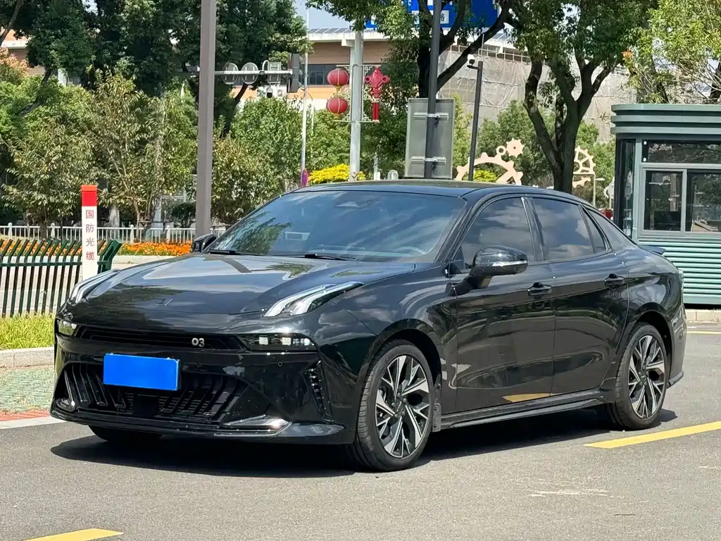 Lynk & Co 03