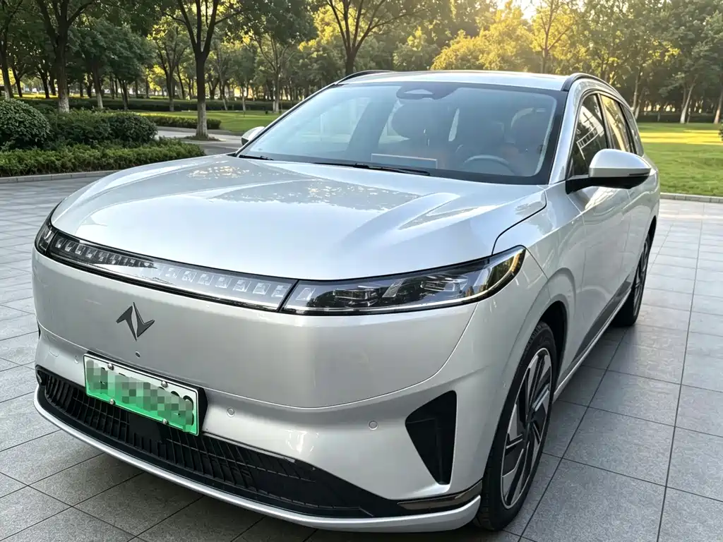 Dongfeng eπ008