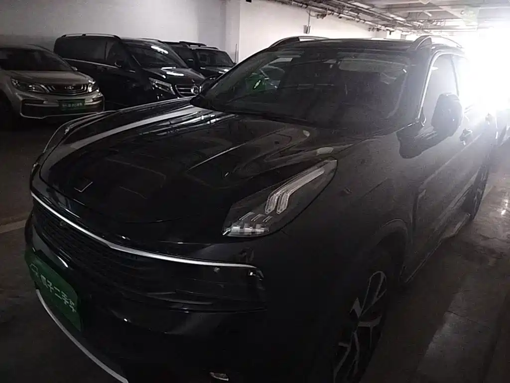 Lynk & Co 01
