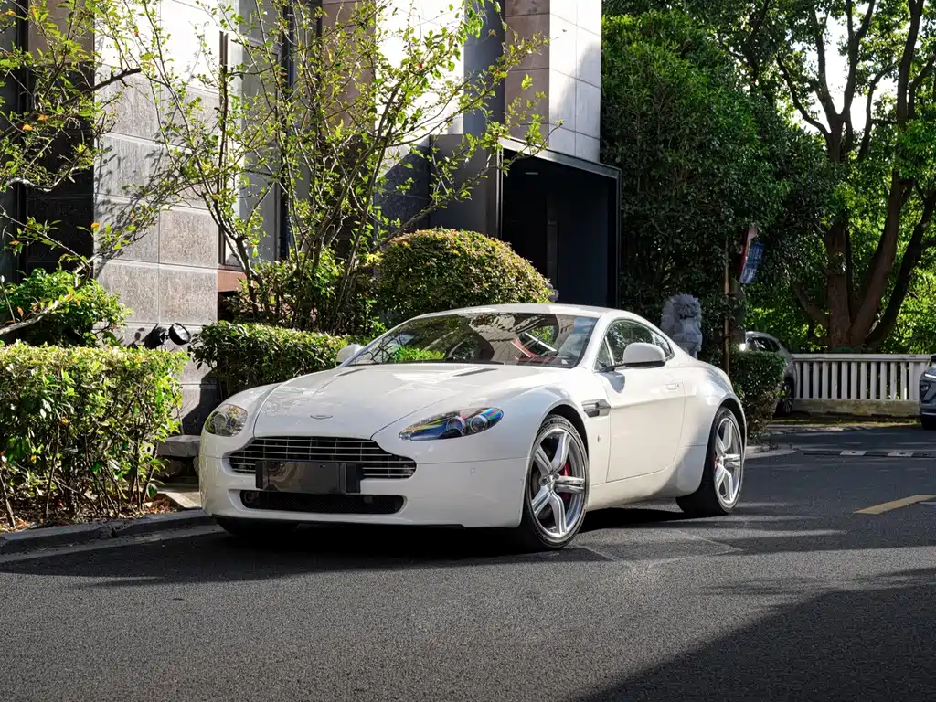 Aston Martin V8 Vantage