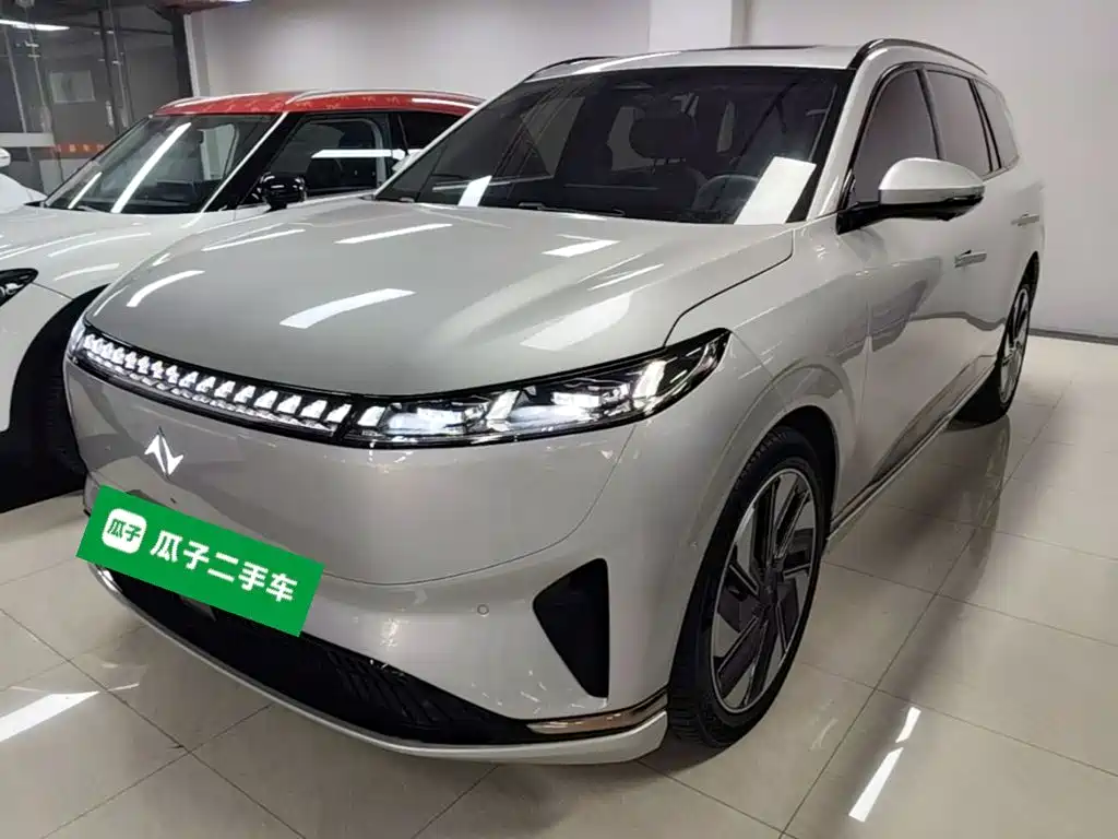 Dongfeng eπ008