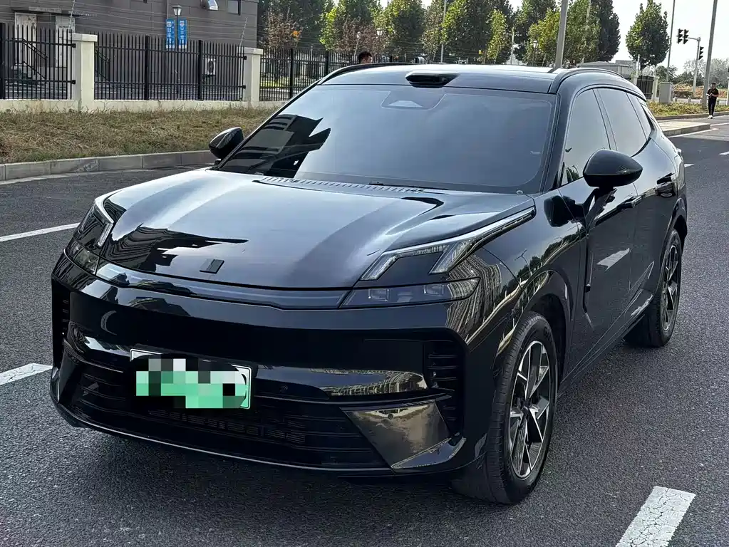 Lynk & Co 08 EM-P
