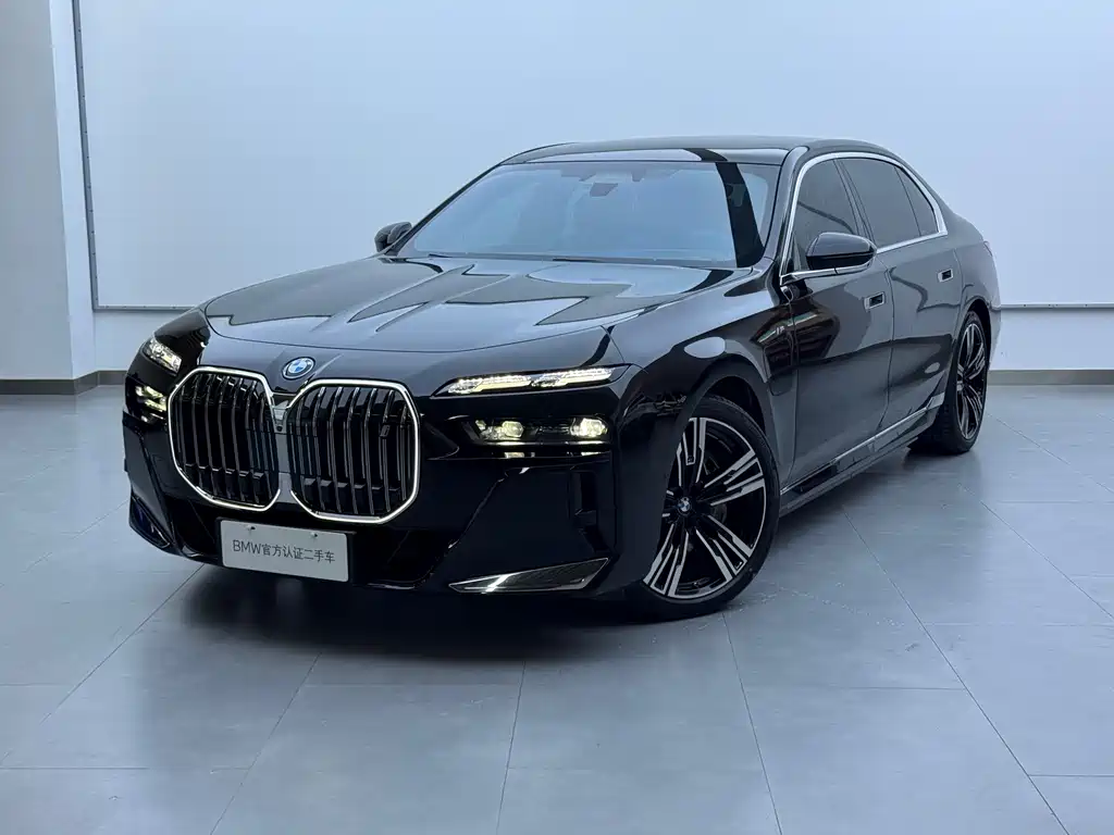 BMW i7