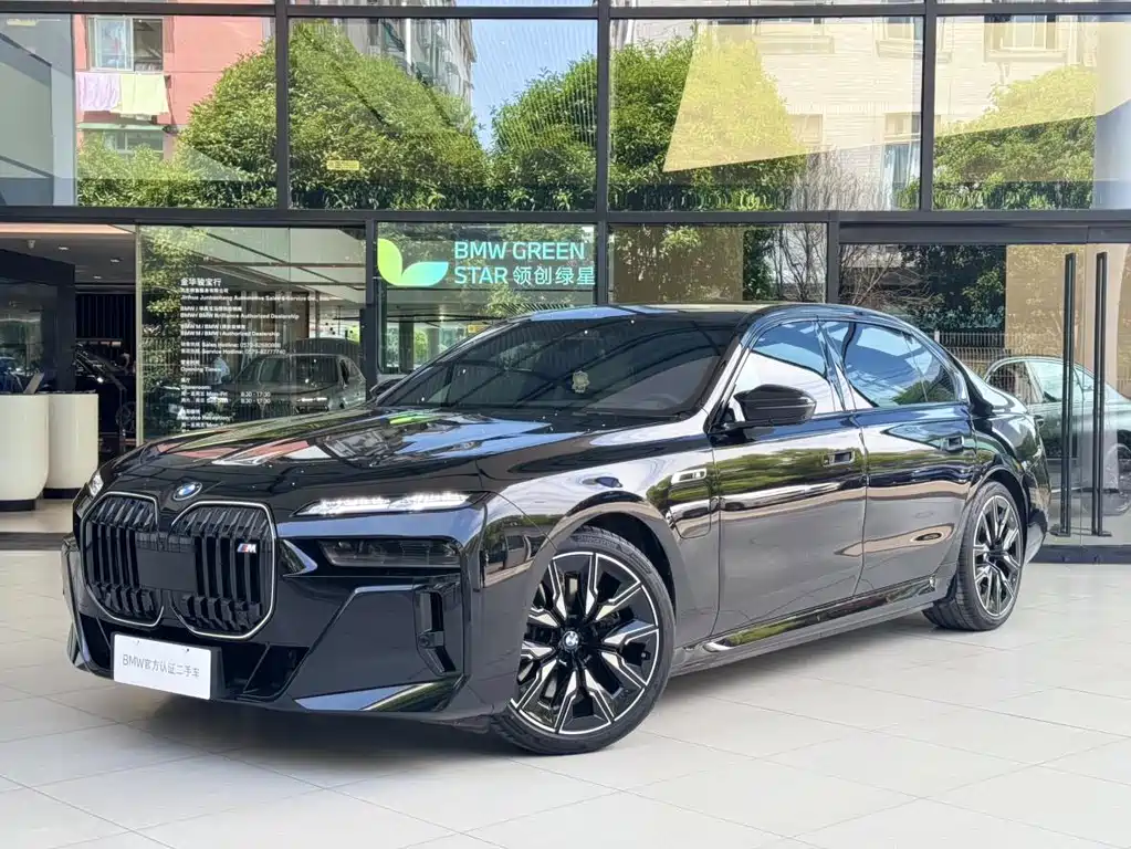 BMW i7 M70L