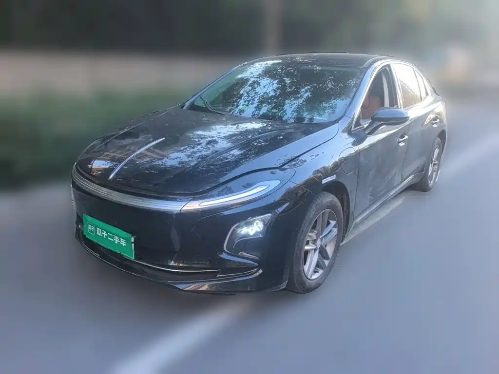 Hongqi E-QM5