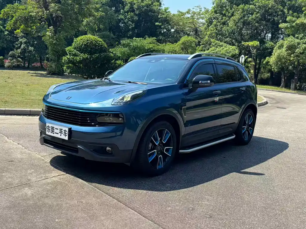 Lynk & Co 01