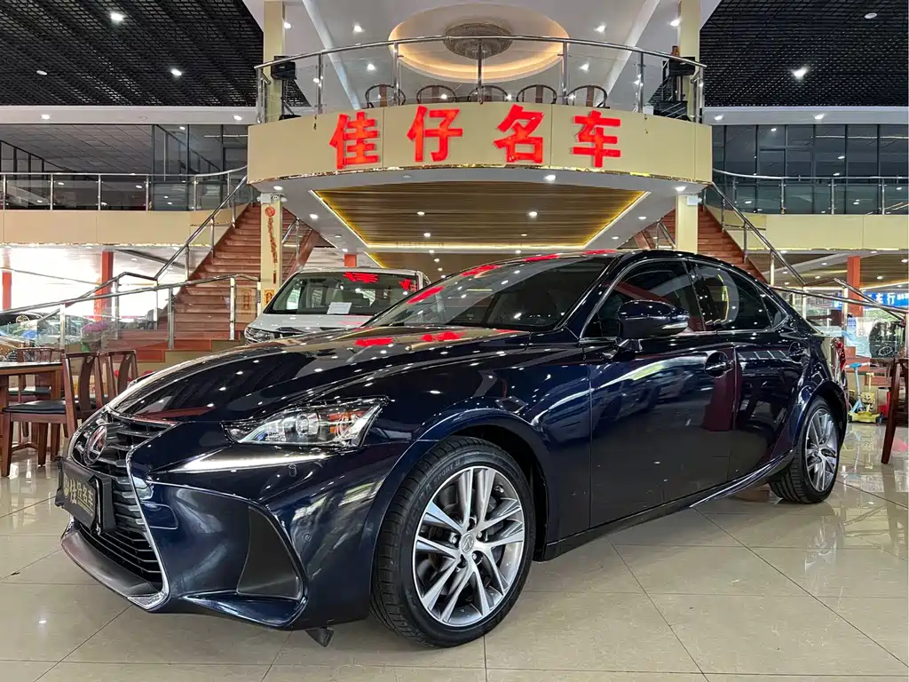 Lexus IS