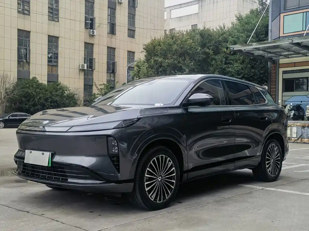 Dongfeng L8
