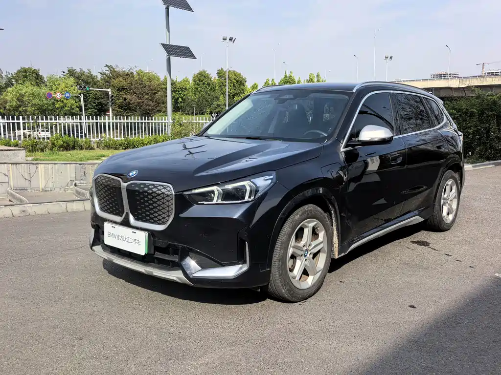 BMW iX1
