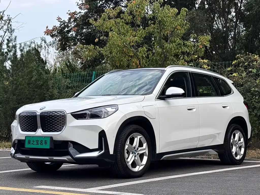 BMW iX1