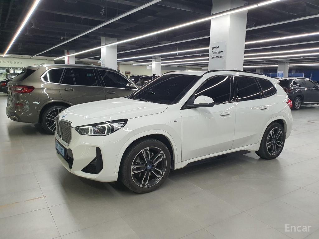 BMW iX1