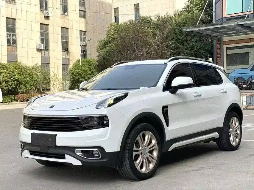 Lynk & Co 01