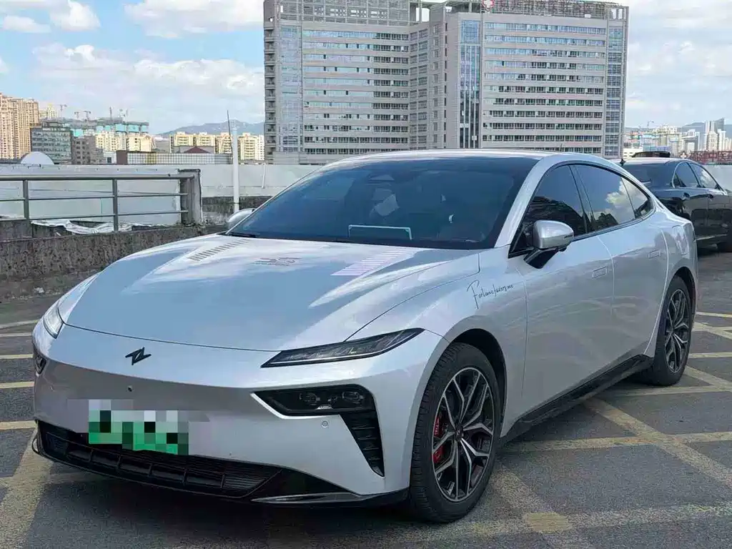 Dongfeng eπ007
