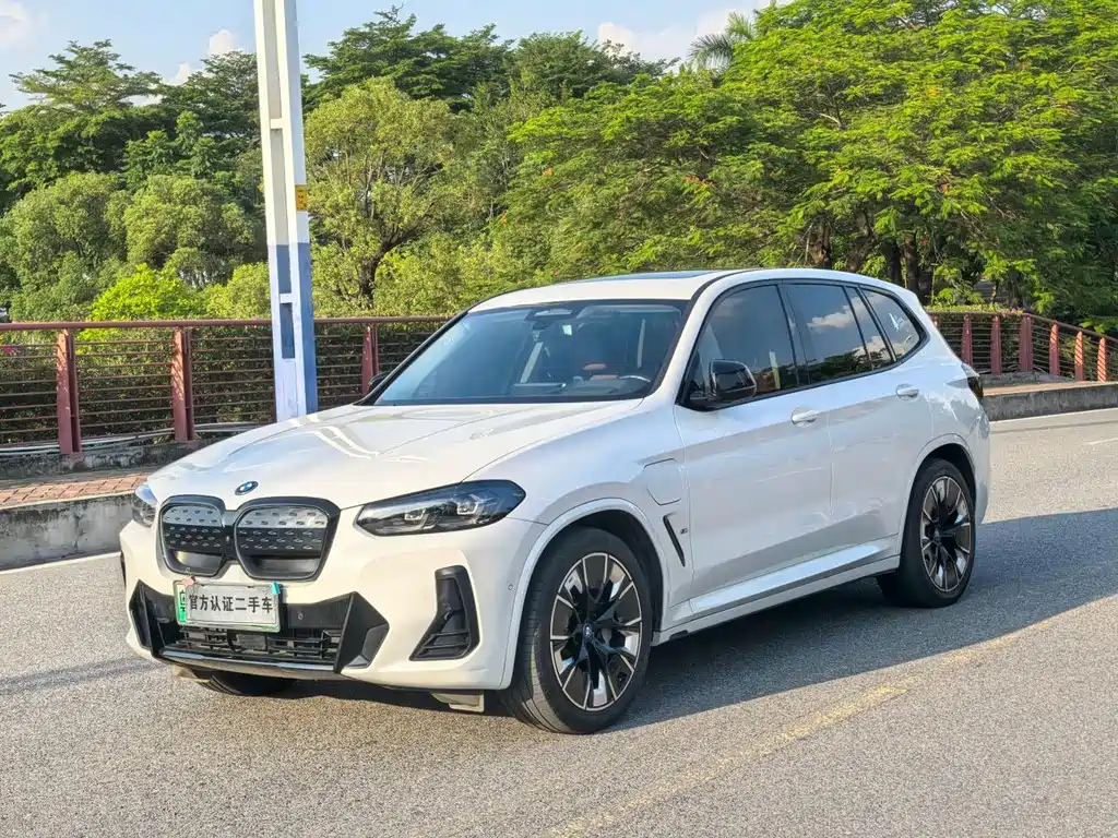 BMW iX3