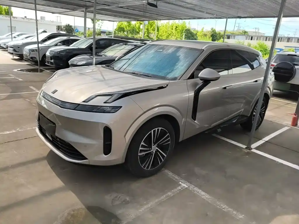 Lynk & Co 08 EM-P