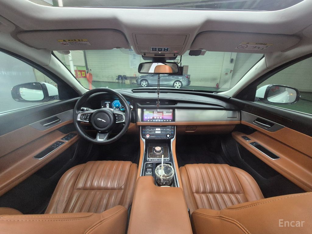 Jaguar XF