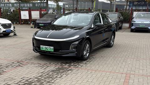 Hongqi E-QM5