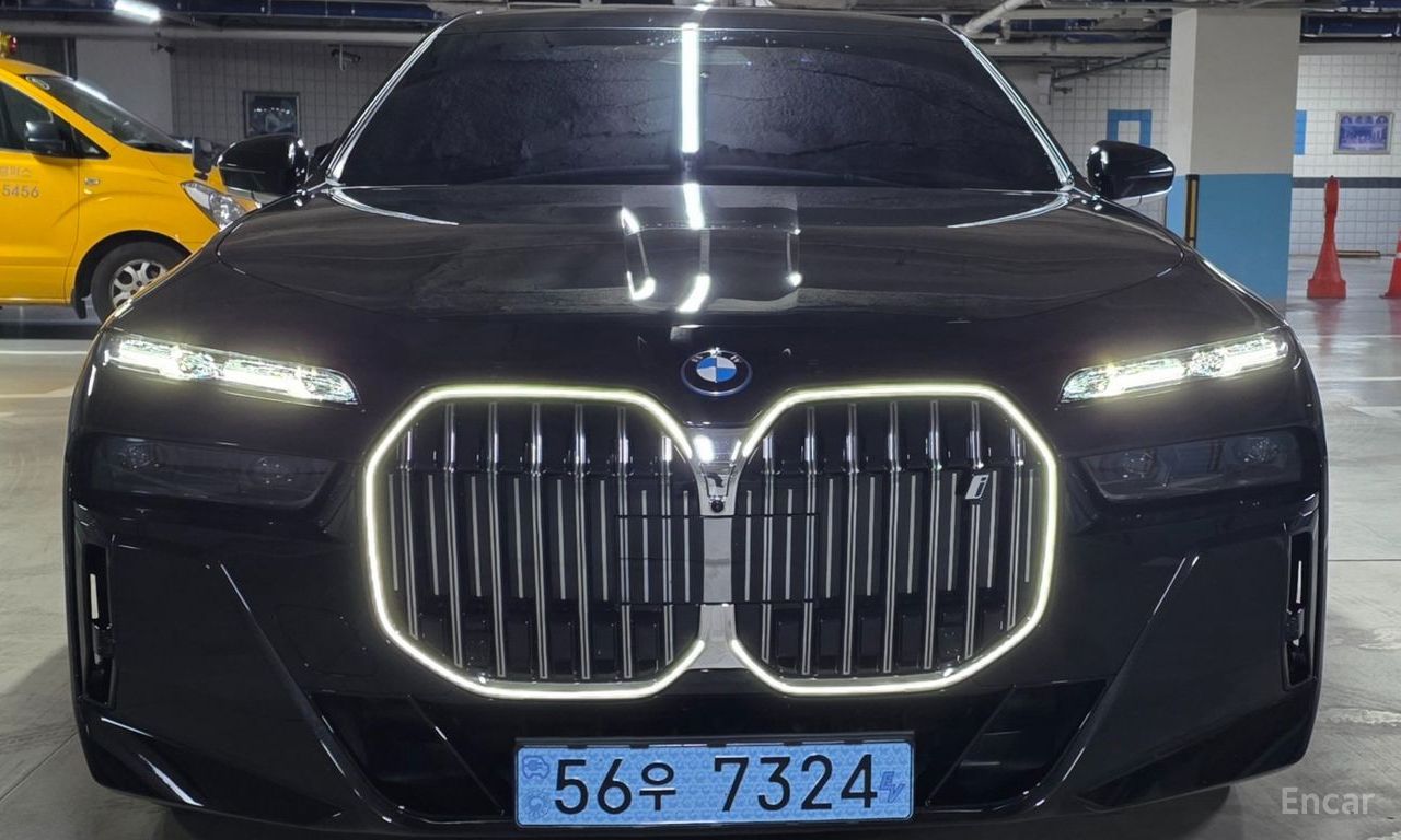 BMW i7