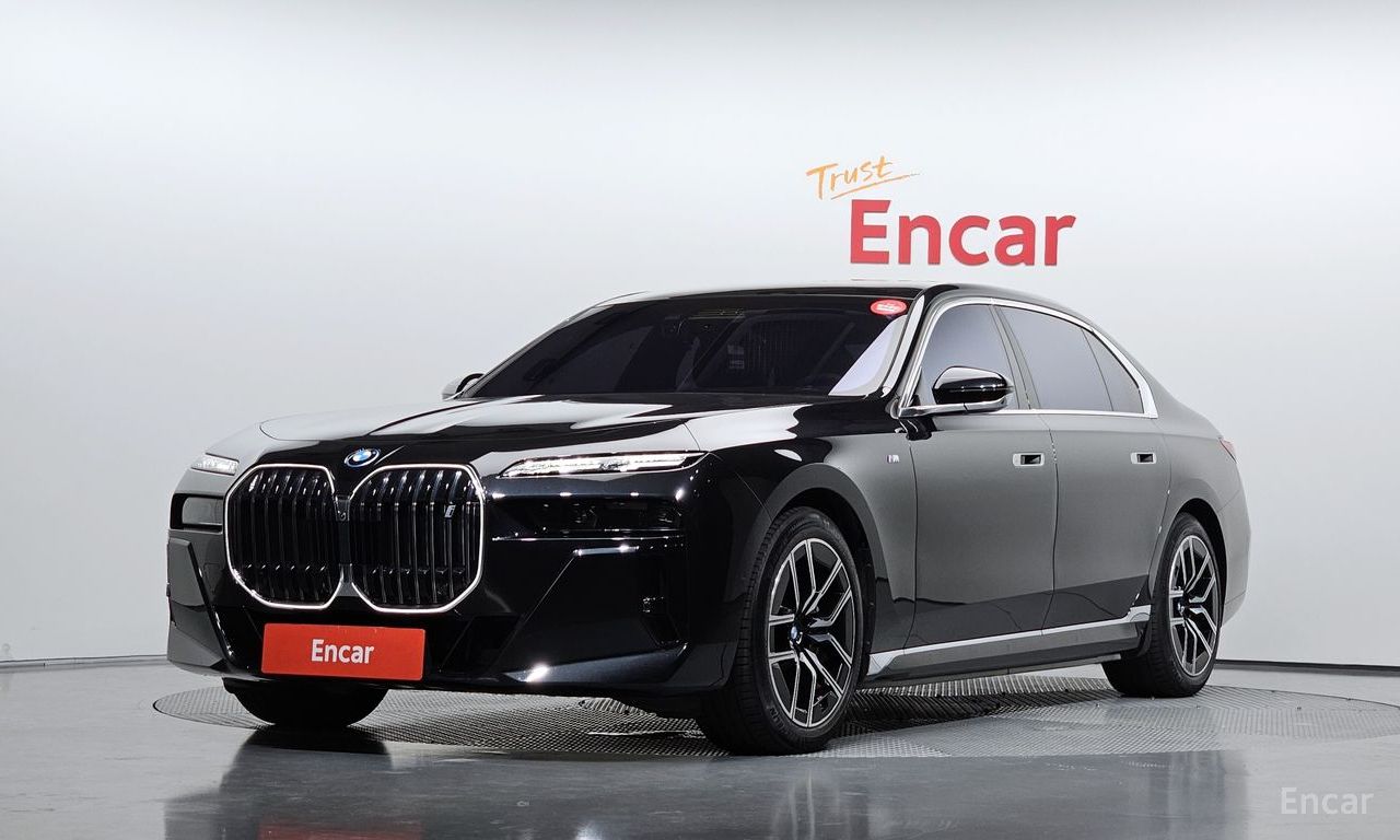 BMW i7
