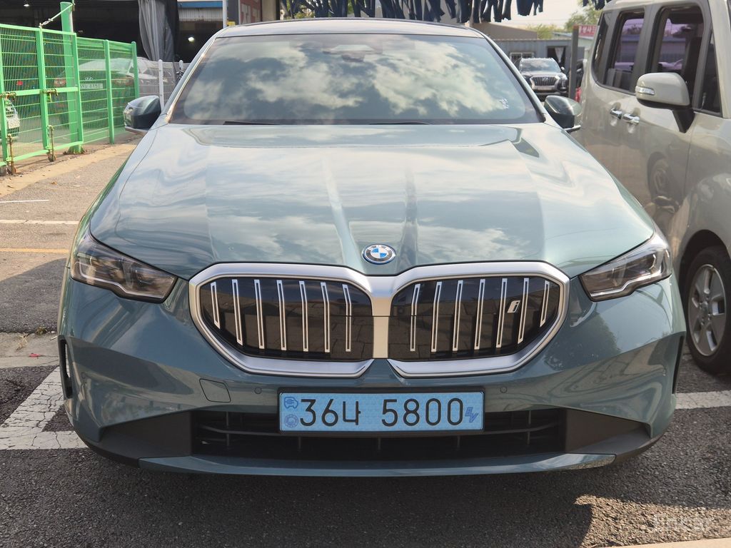BMW i5