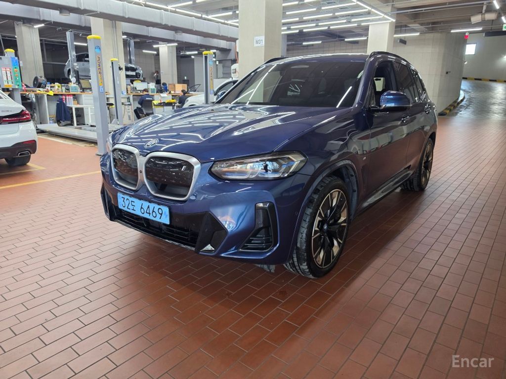 BMW iX3
