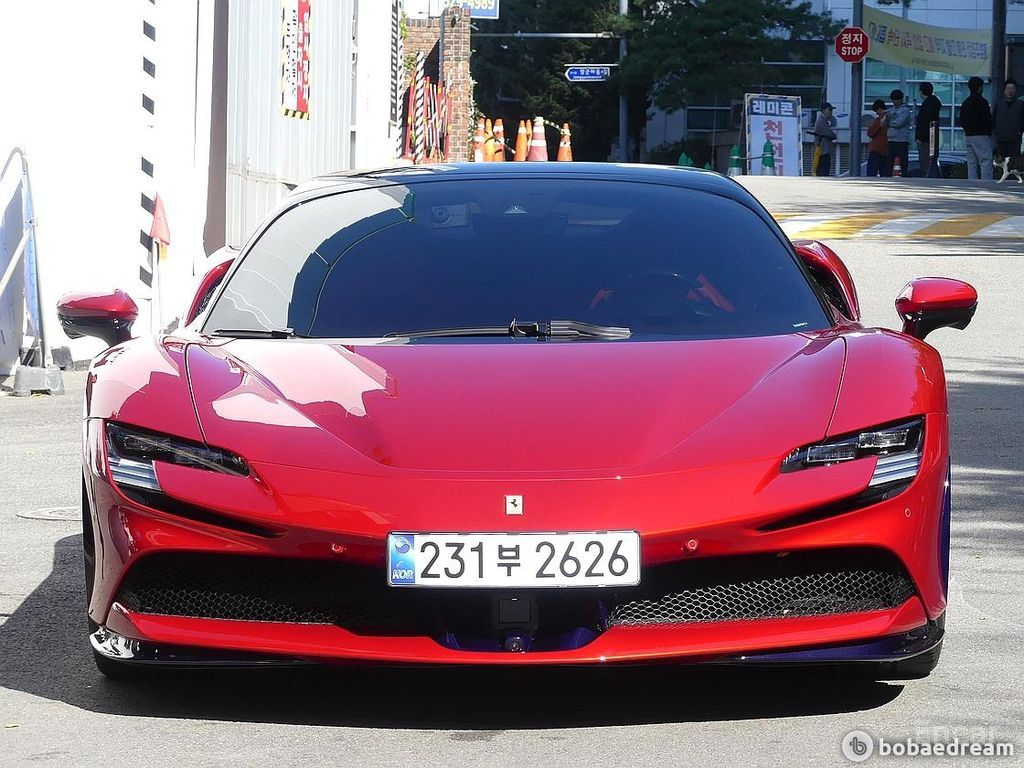 Ferrari SF90
