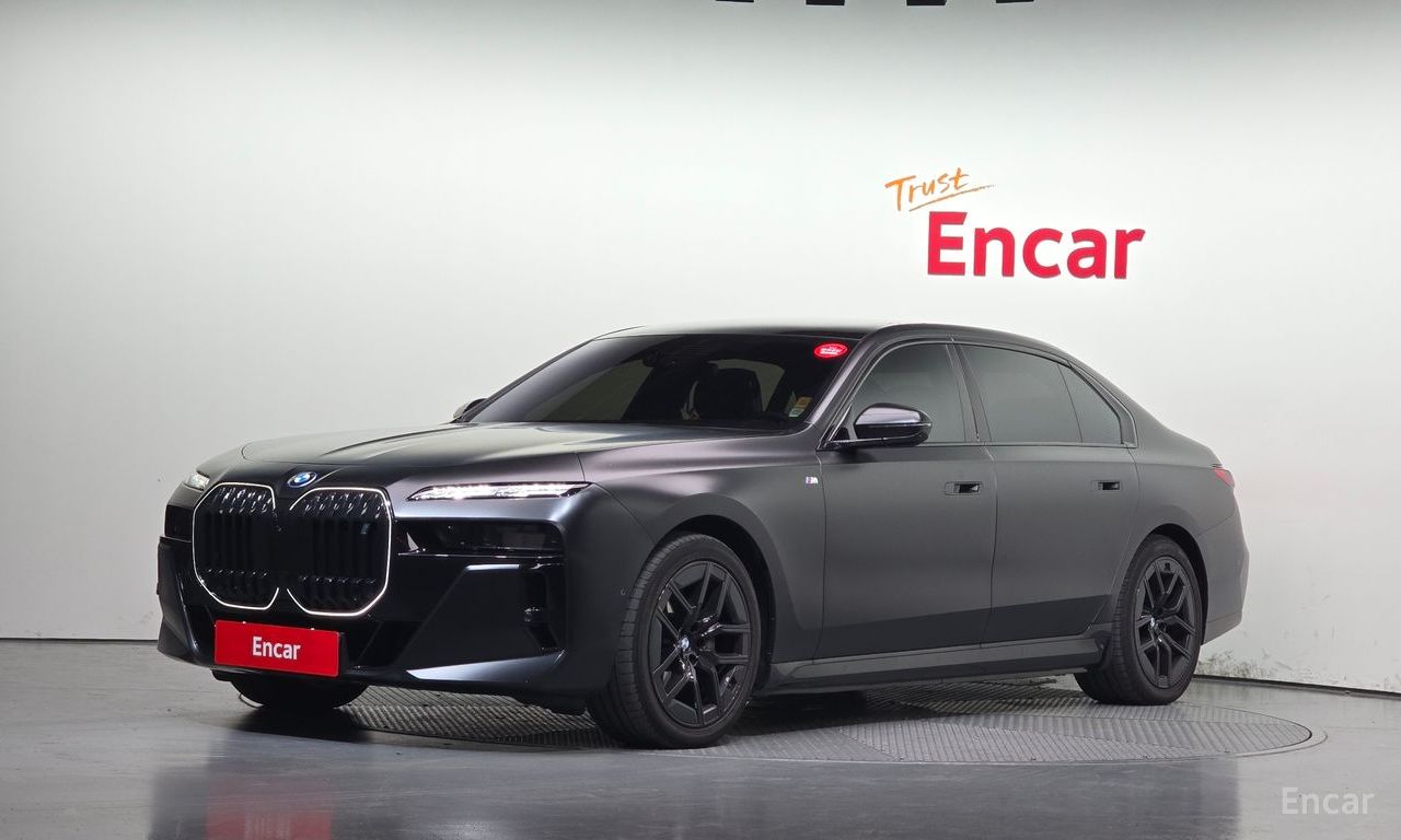 BMW i7