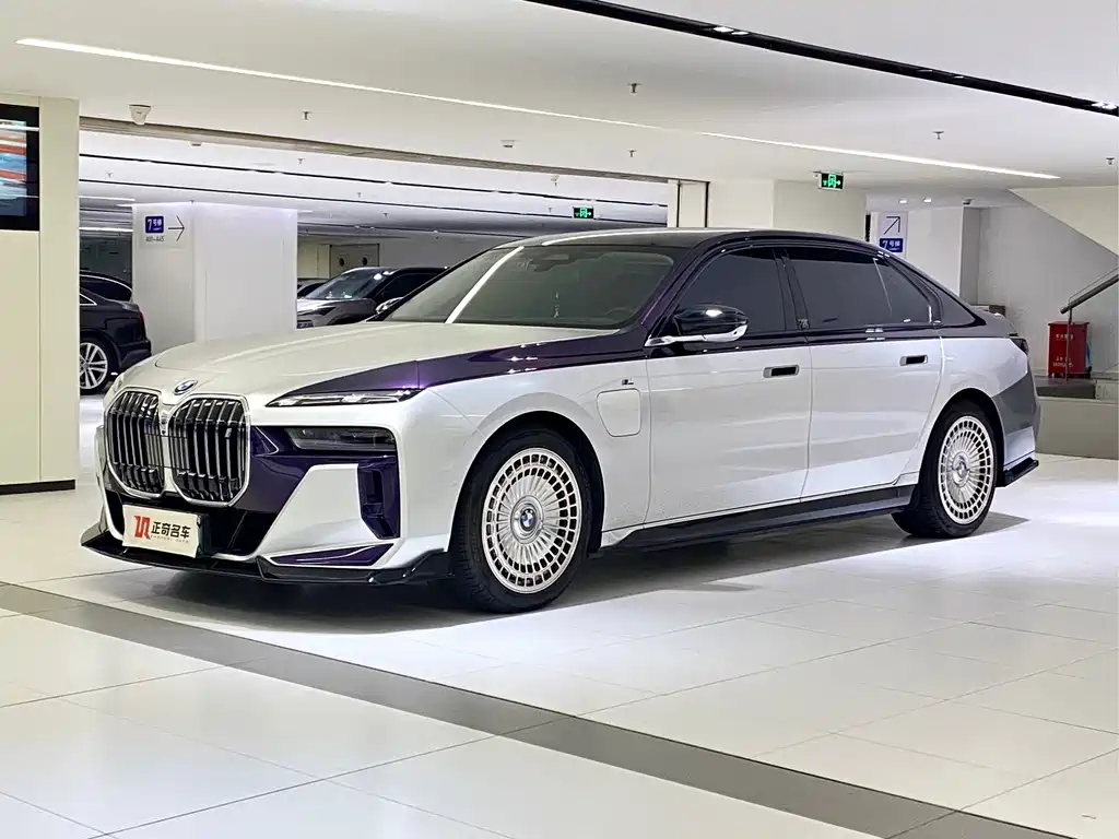 BMW i7