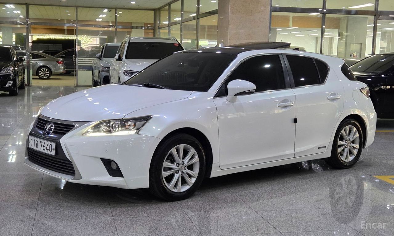 Lexus CT200h