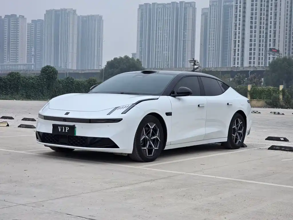 Lynk & Co 10