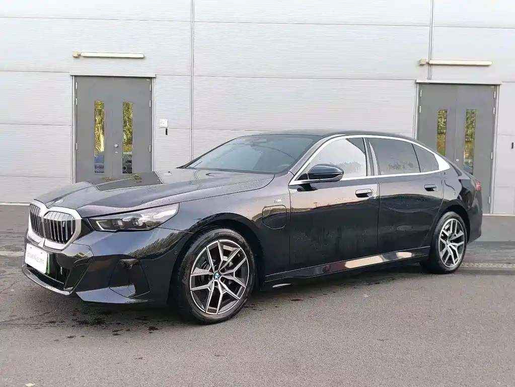BMW i5
