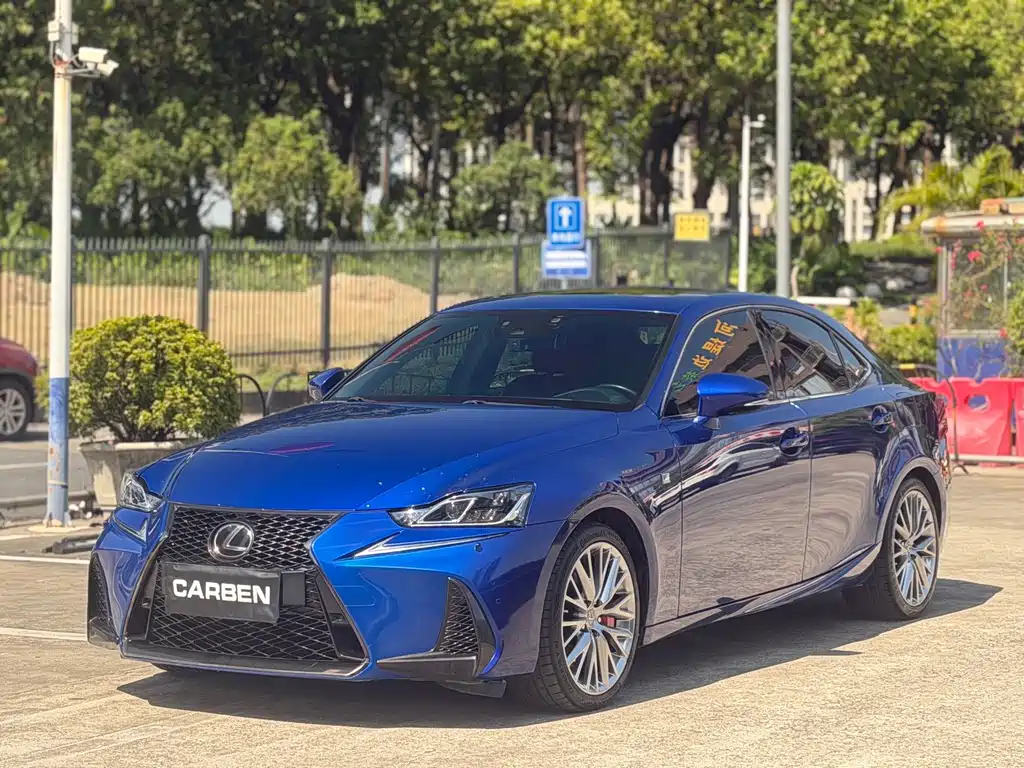 Lexus IS