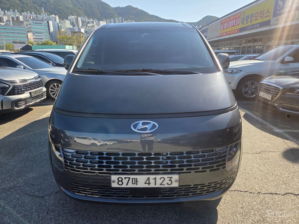 Hyundai Staria