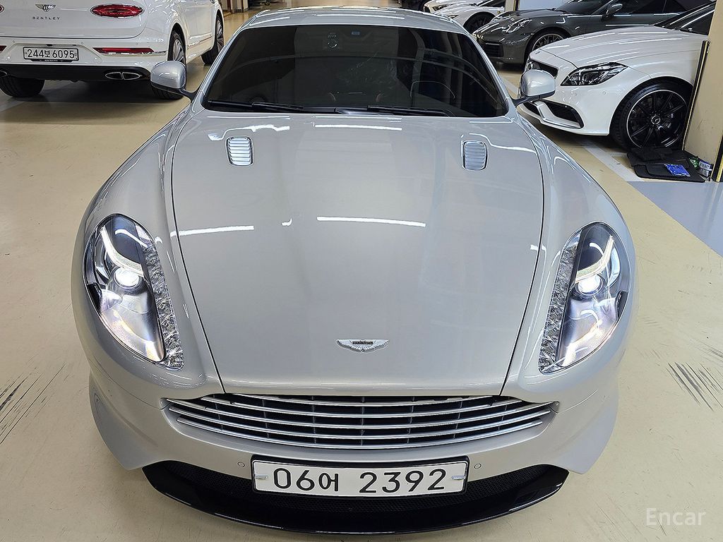 Aston Martin DB9
