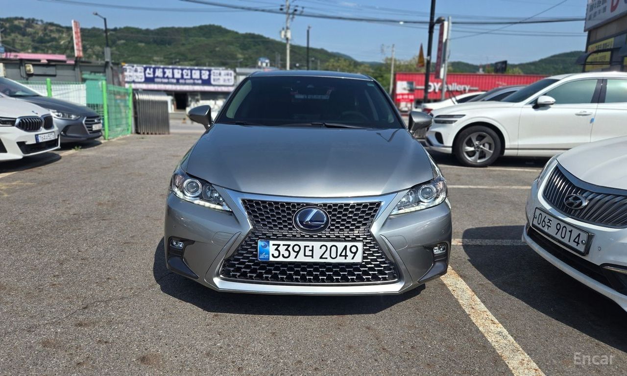 Lexus CT200h