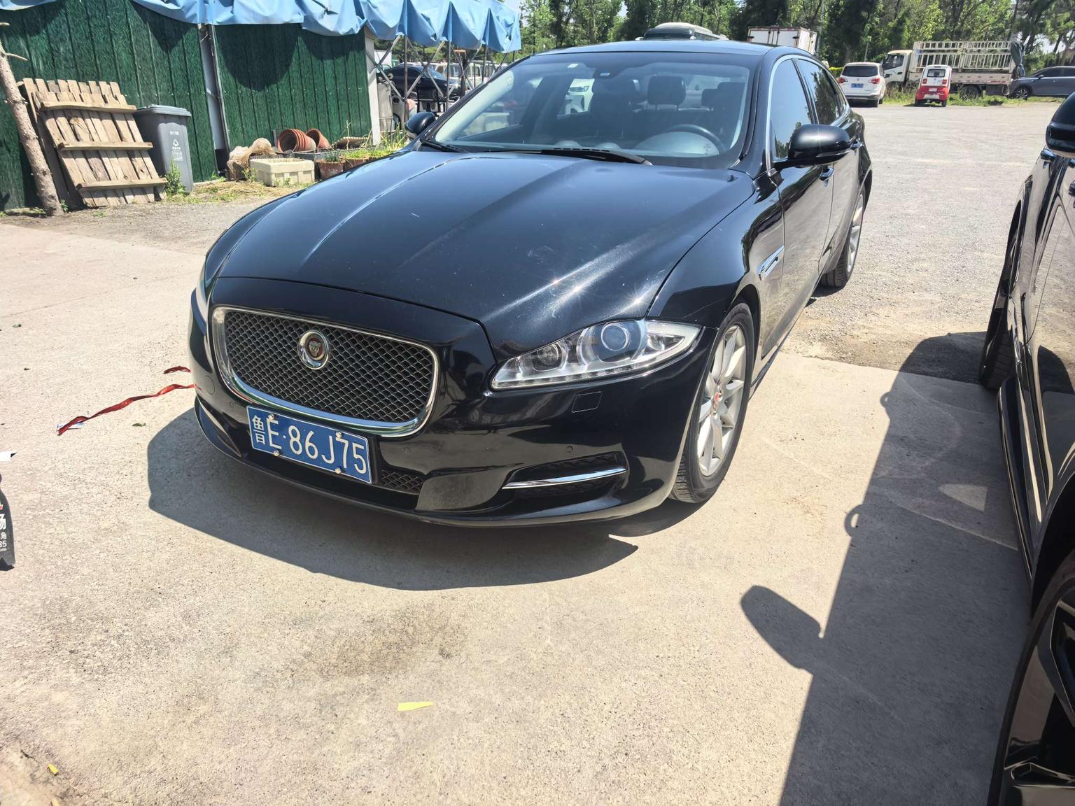 Jaguar XJ