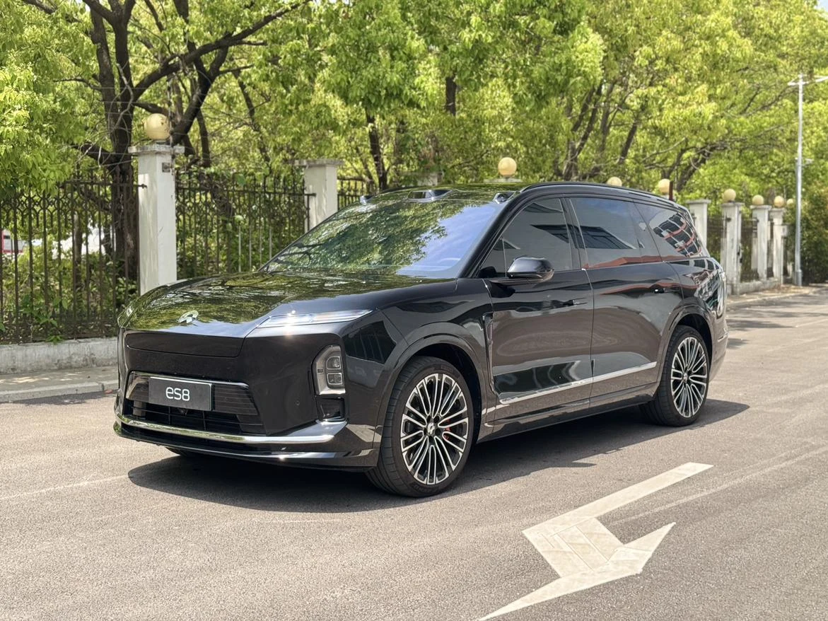NIO ES8