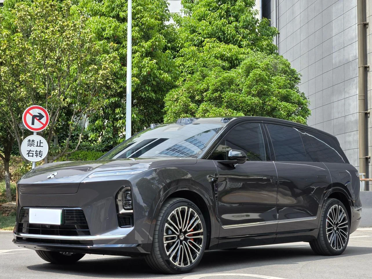 NIO ES8