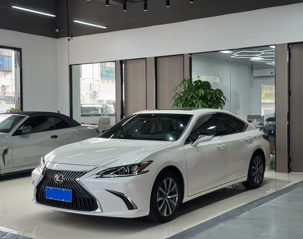 Lexus ES