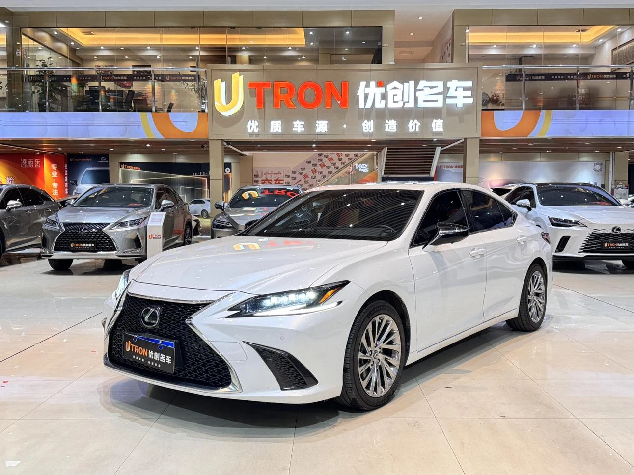 Lexus ES
